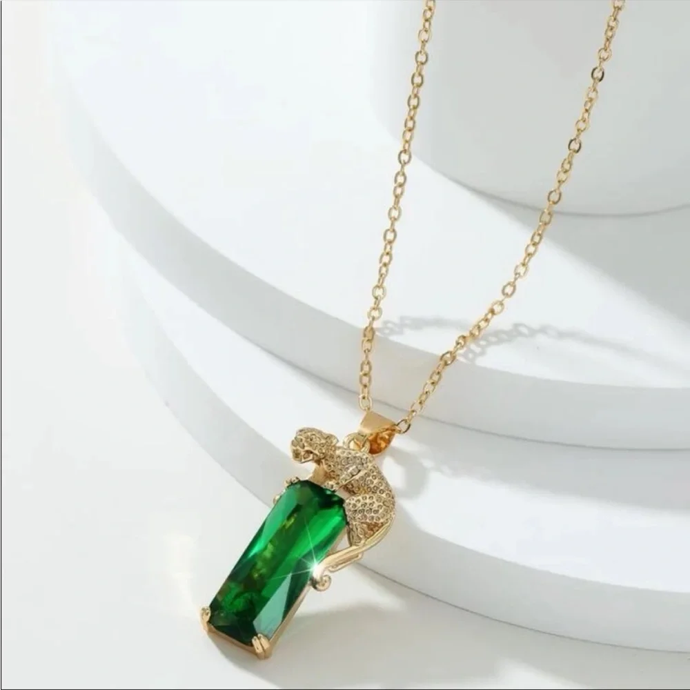 18k Gold plated Emerald Jaguar Necklace - Picture 2 of 3